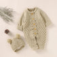 Ensemble combinaison et bonnet tricotés pour bébé