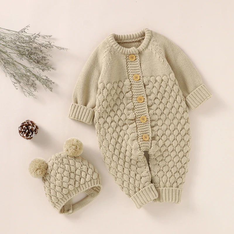 Ensemble combinaison et bonnet tricotés pour bébé