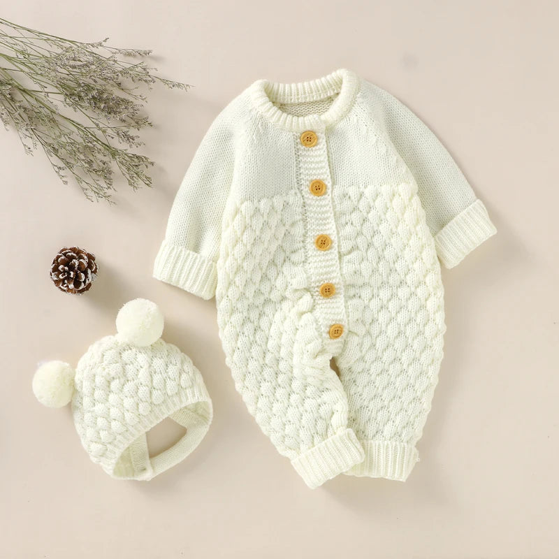 Ensemble combinaison et bonnet tricotés pour bébé