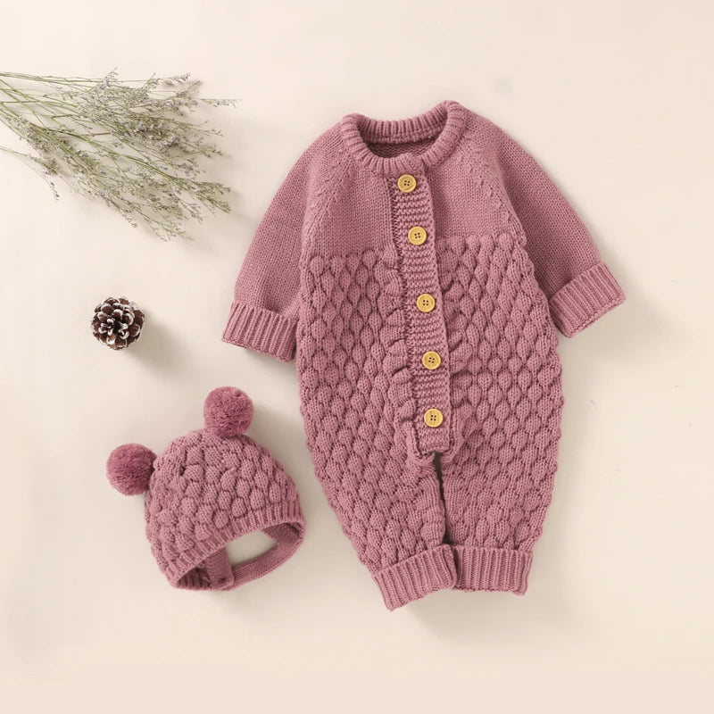 Ensemble combinaison et bonnet tricotés pour bébé