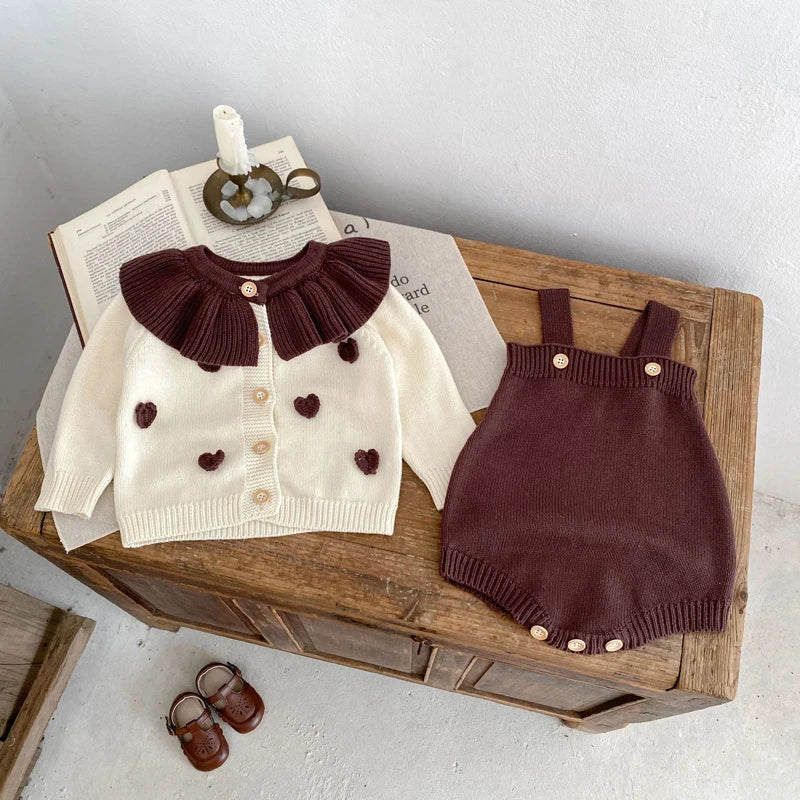 Nouveauté automne : vêtements pour bébés filles de 0 à 3 ans, veste et combinaison à manches longues tricotées main avec col en feuille de lotus et cœur.