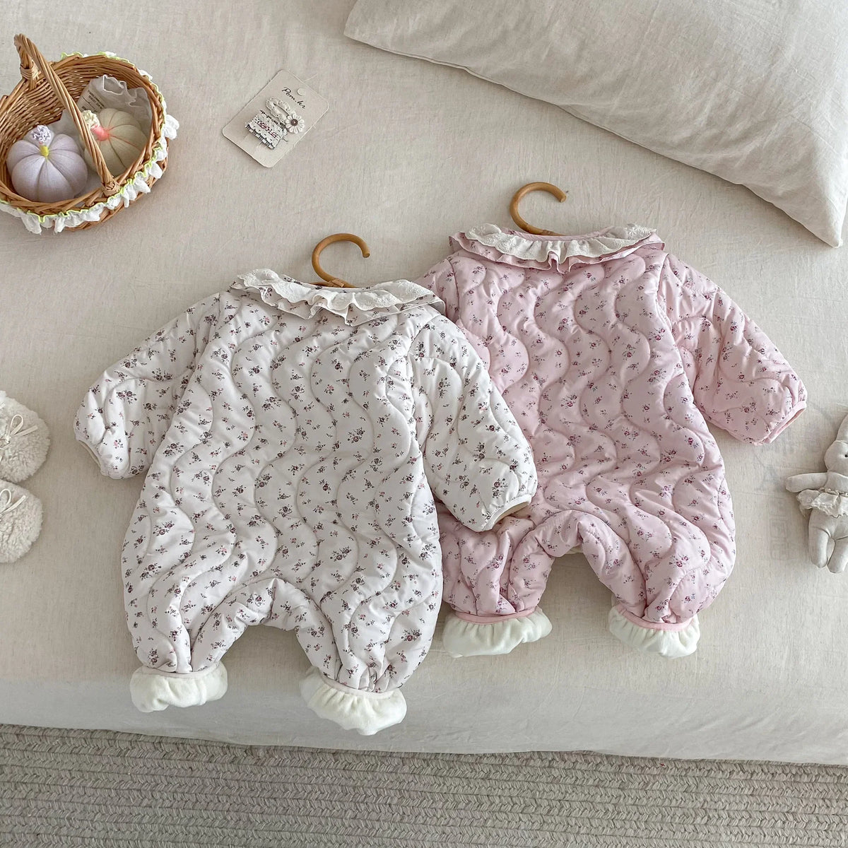 Barboteuse bébé à fleurs vintage – Chaude et rembourrée