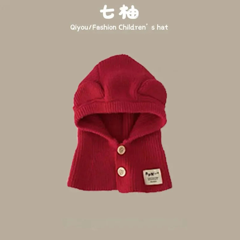 Bonnet de bébé rouge tricoté pour le Nouvel An