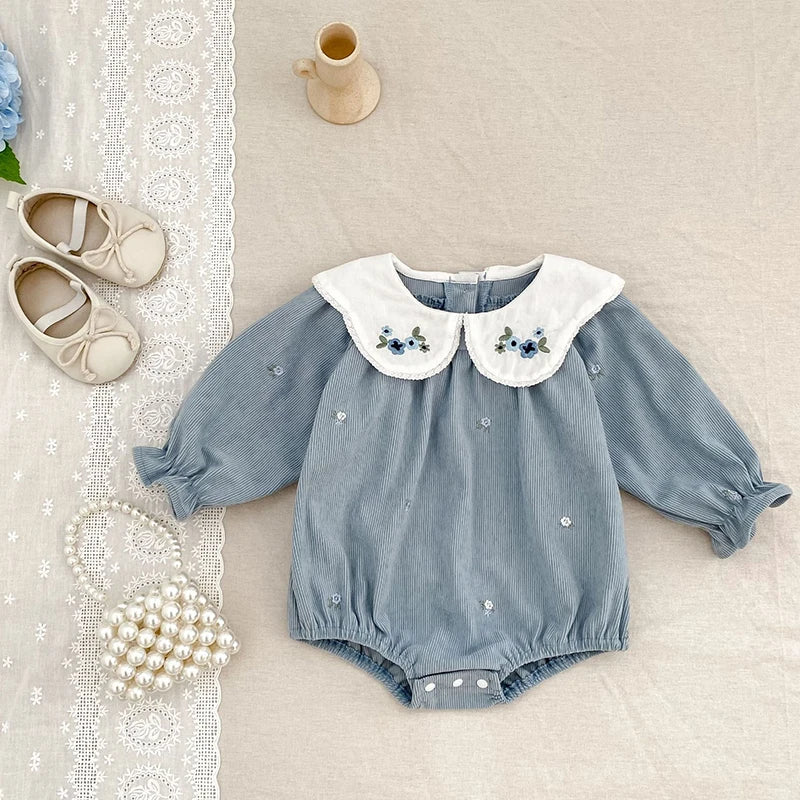 Barboteuse d'automne douillette pour tout-petit avec broderie florale