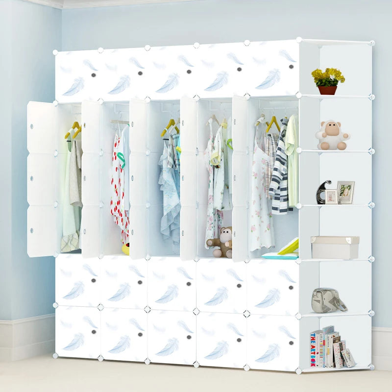 Armoire bébé minimaliste – Cube en plastique et rangement en tissu