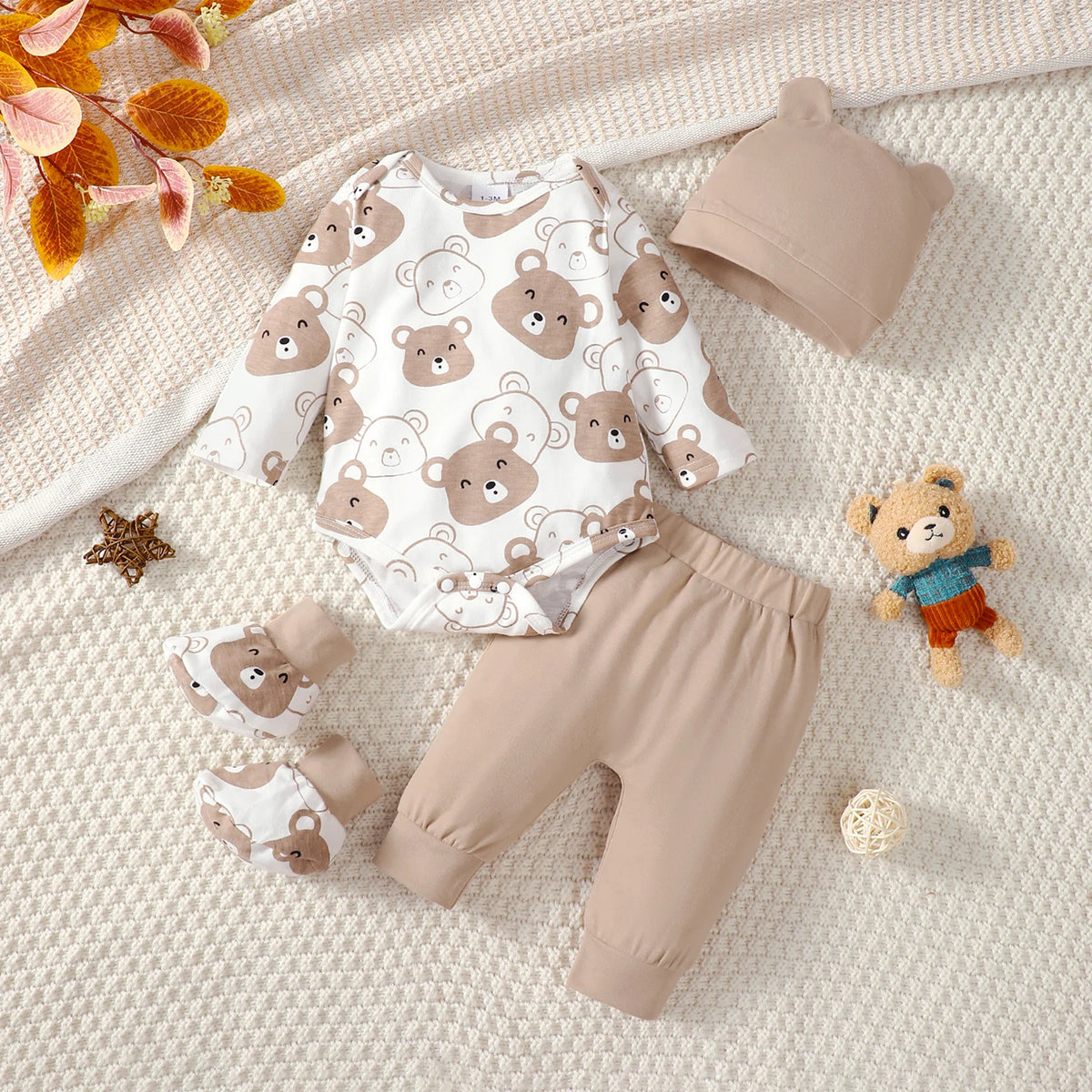 Ensemble bébé garçon 0-9 mois – Petit Ours 4 pièces : body, pantalon, bonnet et chaussettes