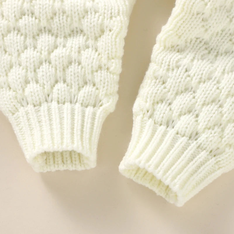 Ensemble combinaison et bonnet tricotés pour bébé