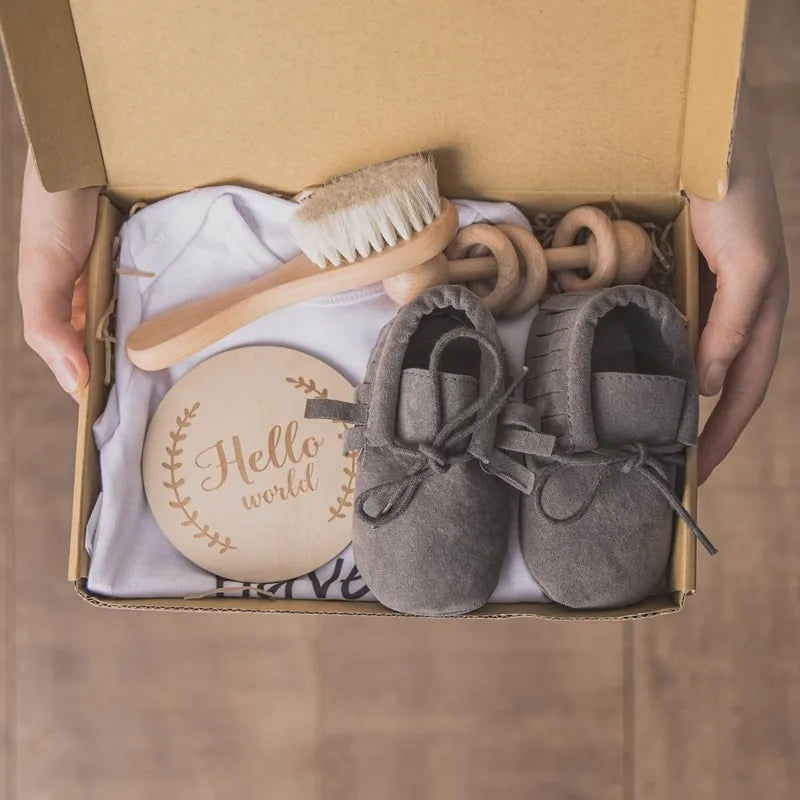 Newborn Bath Gift Set – Cotton Blanket, Milestone Cards & Rattle
