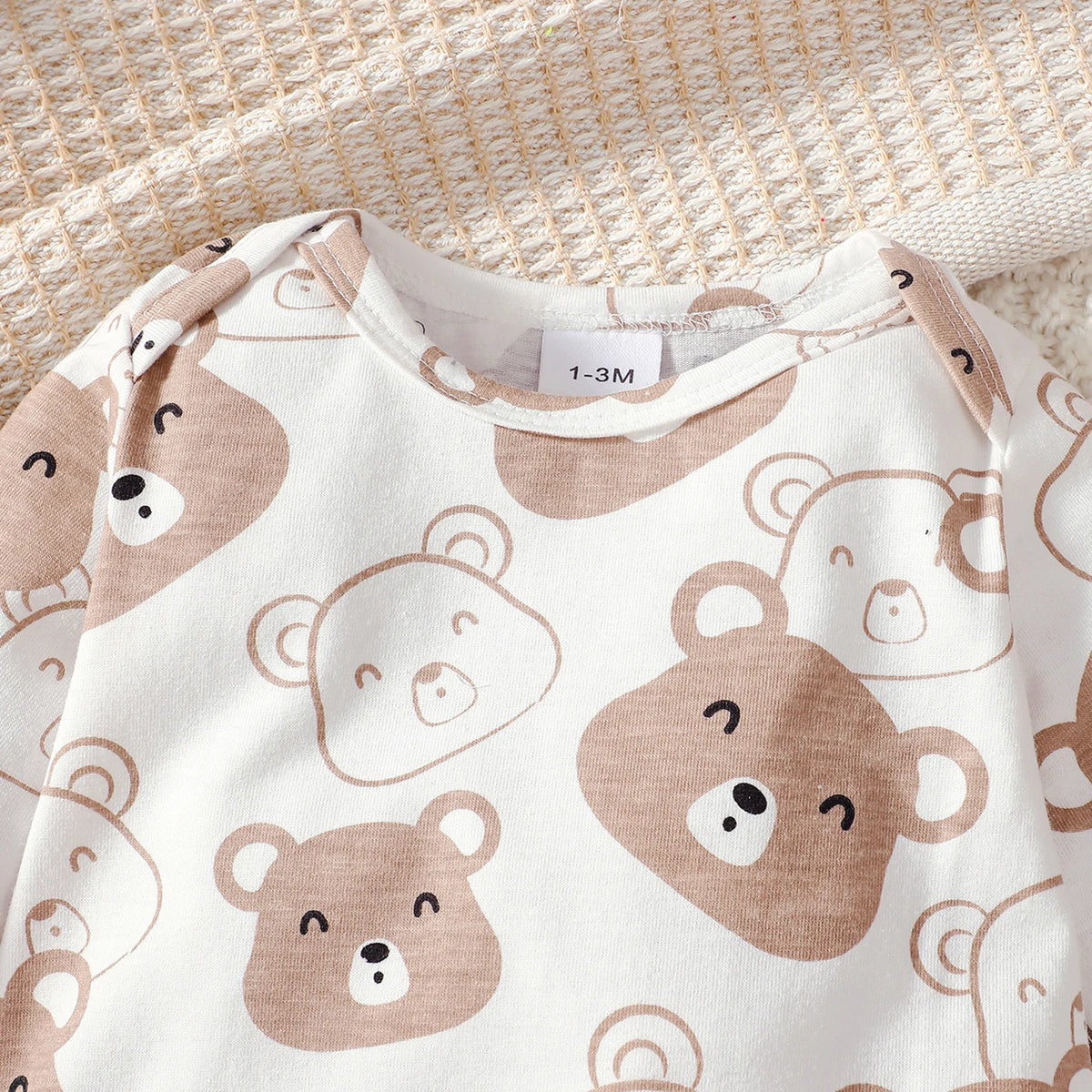 Ensemble bébé garçon 0-9 mois – Petit Ours 4 pièces : body, pantalon, bonnet et chaussettes