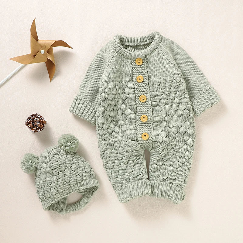 Ensemble combinaison et bonnet tricotés pour bébé