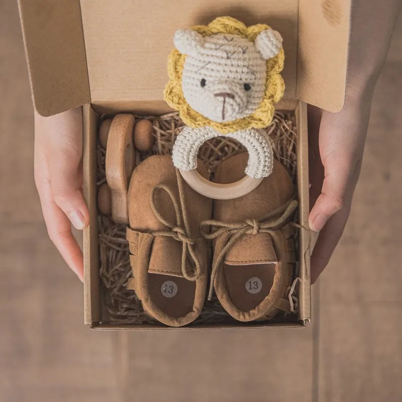 Newborn Bath Gift Set – Cotton Blanket, Milestone Cards & Rattle