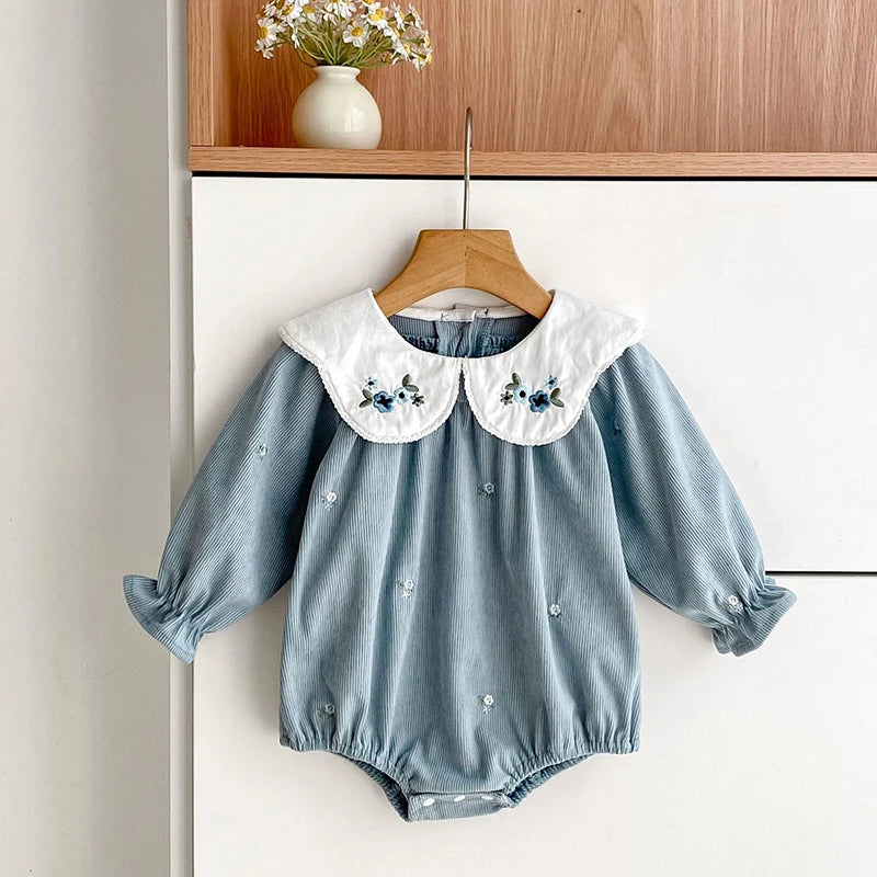 Barboteuse d'automne douillette pour tout-petit avec broderie florale
