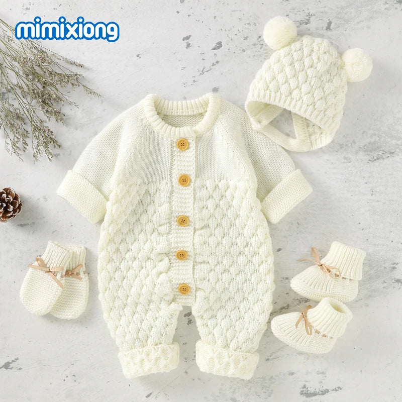 Ensemble combinaison et bonnet tricotés pour bébé
