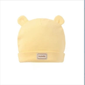 Bonnet bébé en coton tricoté avec un adorable ourson