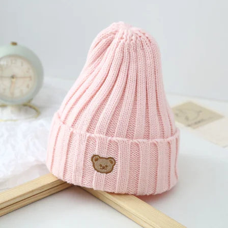 Bonnet bébé en coton tricoté avec un adorable ourson