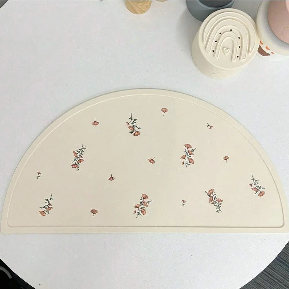 Non-Slip Silicone Table Mat – Foldable & Heat Resistant