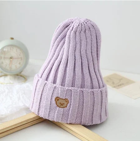 Bonnet bébé en coton tricoté avec un adorable ourson