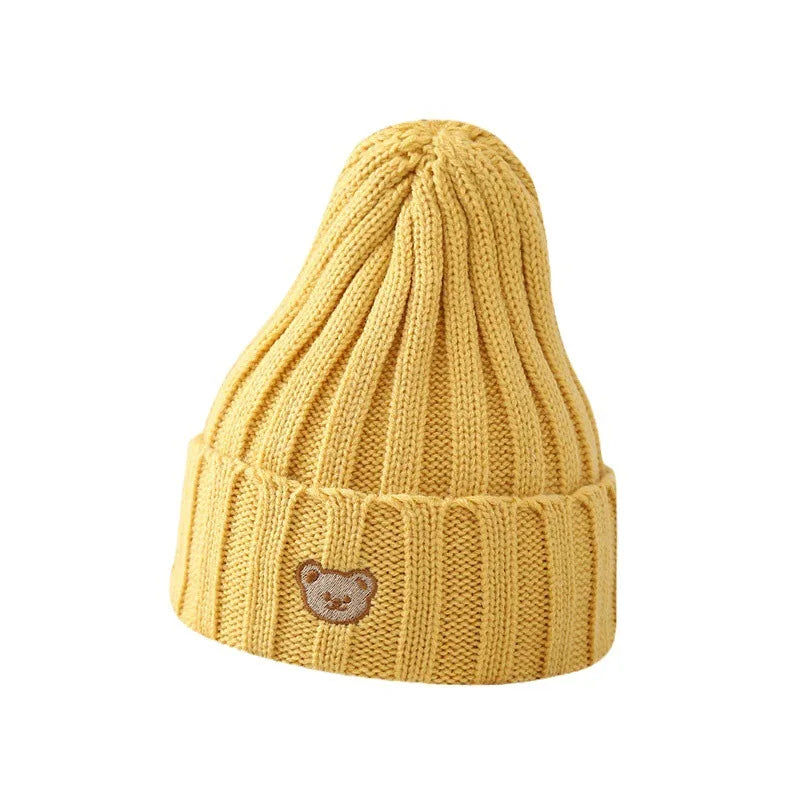 Bonnet bébé en coton tricoté avec un adorable ourson