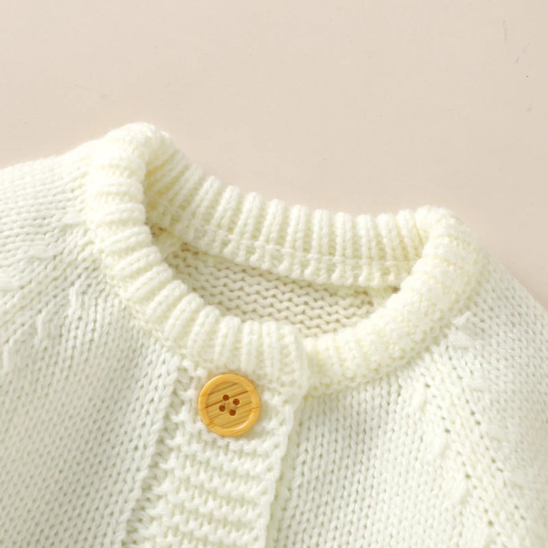Ensemble combinaison et bonnet tricotés pour bébé