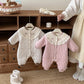 Grenouillère bébé fleurie et confortable avec capuche amovible