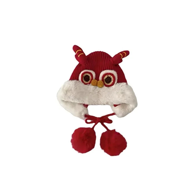 Bonnet de bébé rouge tricoté pour le Nouvel An