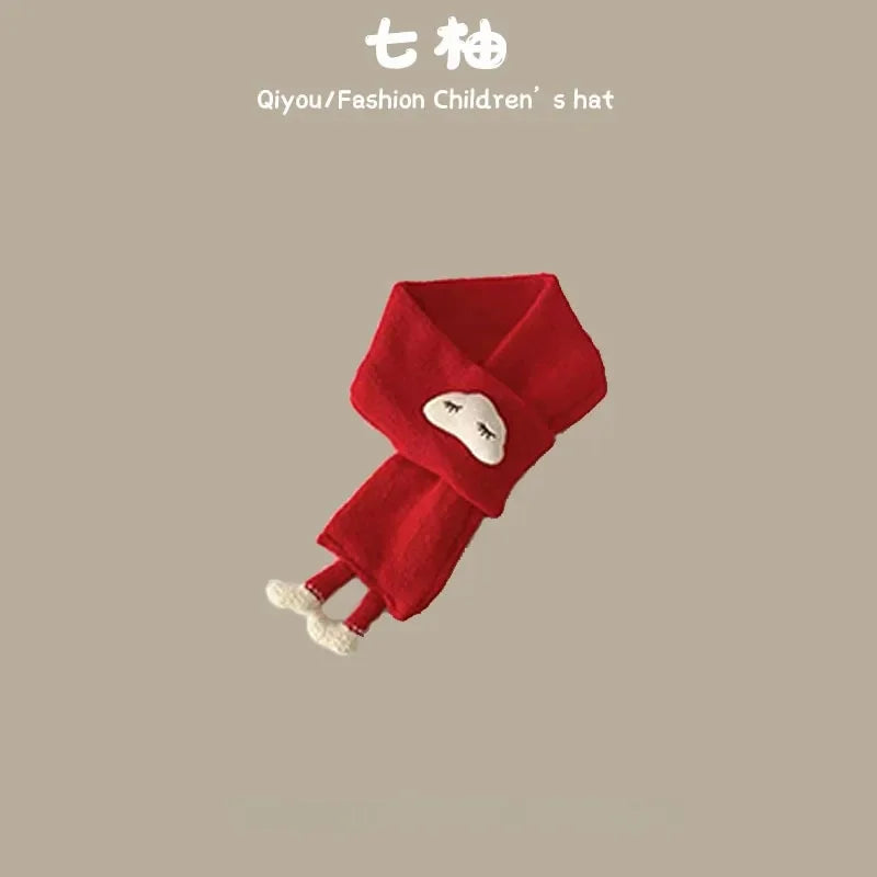 Bonnet de bébé rouge tricoté pour le Nouvel An