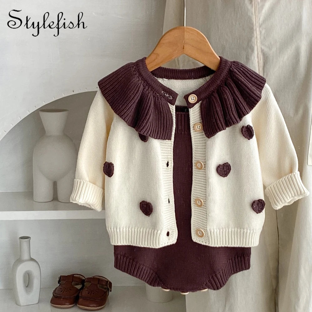 Nouveauté automne : vêtements pour bébés filles de 0 à 3 ans, veste et combinaison à manches longues tricotées main avec col en feuille de lotus et cœur.