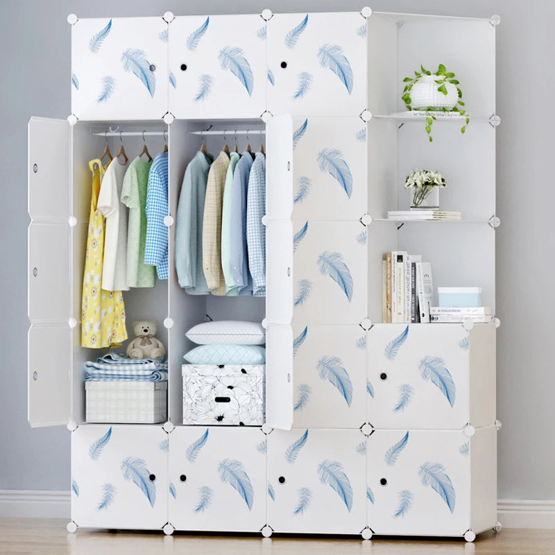Armoire bébé minimaliste – Cube en plastique et rangement en tissu