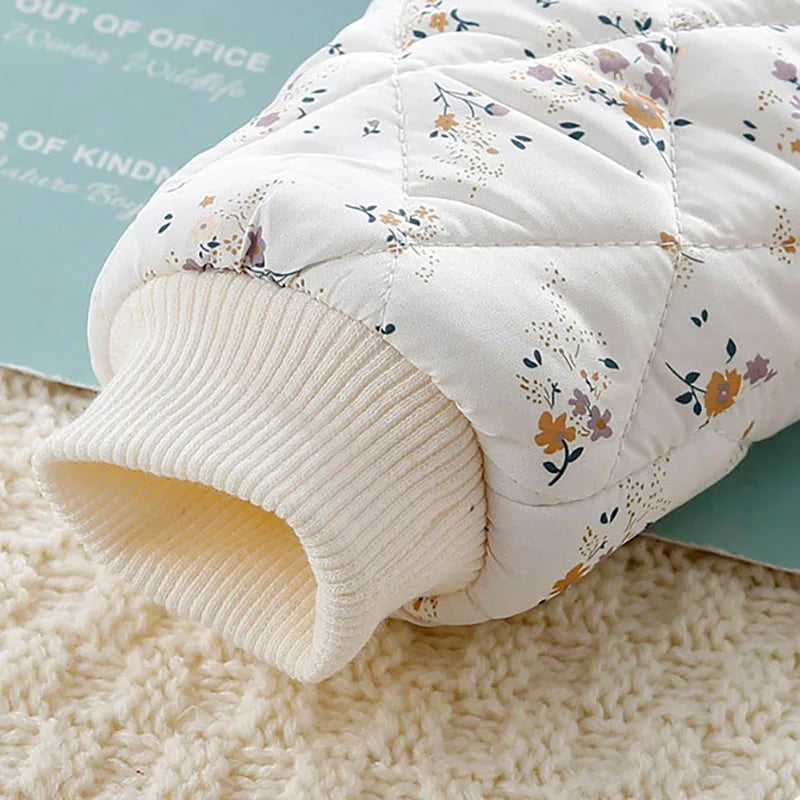 Ensemble 2 pièces pour bébé : barboteuse fleurie mignonne, combinaison rembourrée en polaire à motif losanges avec chapeau, vêtements d'extérieur épais pour tout-petit (0-2 ans).