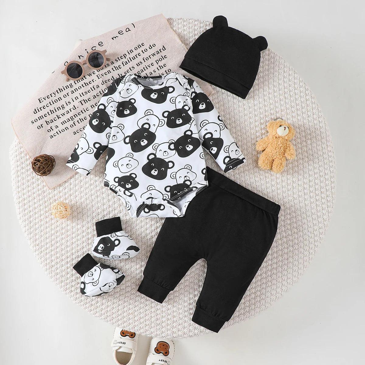 Ensemble bébé garçon 0-9 mois – Petit Ours 4 pièces : body, pantalon, bonnet et chaussettes