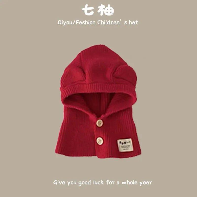 Bonnet de bébé rouge tricoté pour le Nouvel An