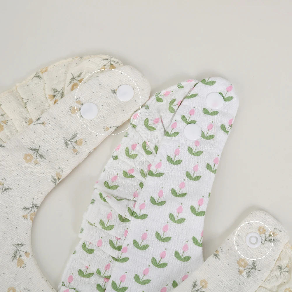 Bavoir bébé en coton à volants imprimé fleurs – Ajustable et doux