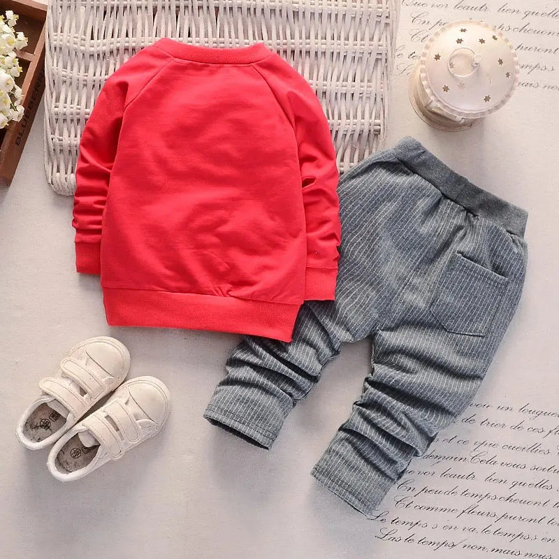 Ensemble 2 pièces pour bébé : manches longues, pantalon à rayures verticales uni avec grande poche.