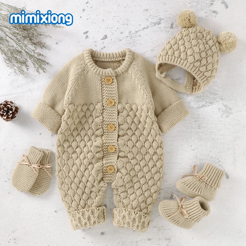 Ensemble combinaison et bonnet tricotés pour bébé