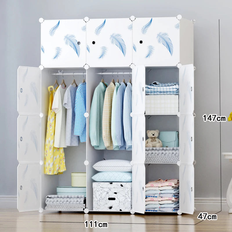 Armoire bébé minimaliste – Cube en plastique et rangement en tissu