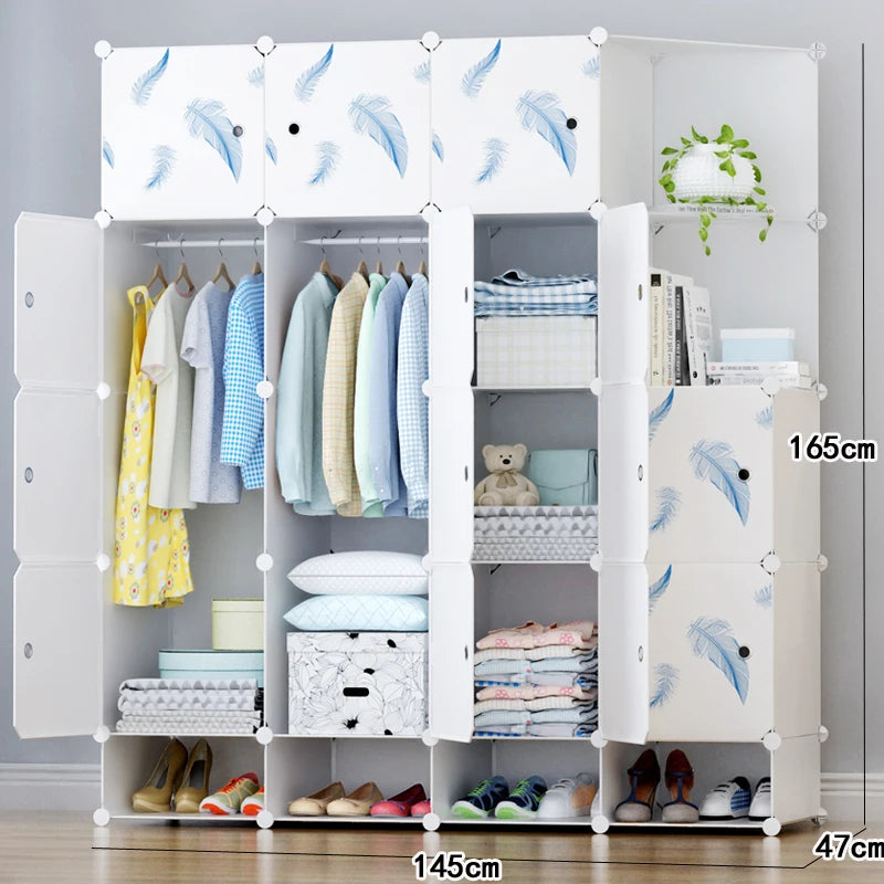 Armoire bébé minimaliste – Cube en plastique et rangement en tissu
