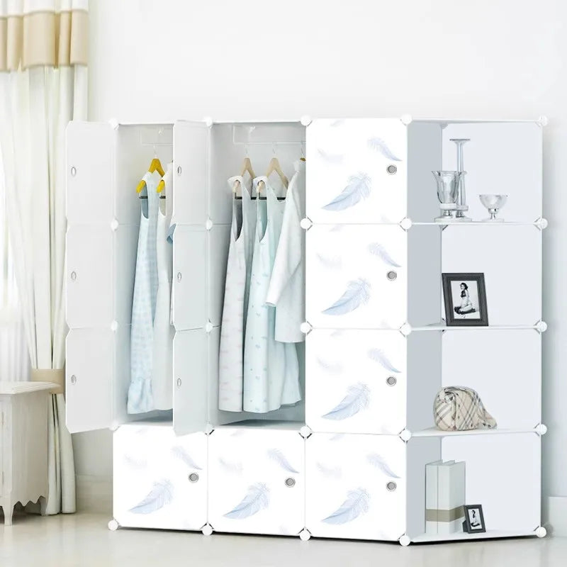 Armoire bébé minimaliste – Cube en plastique et rangement en tissu