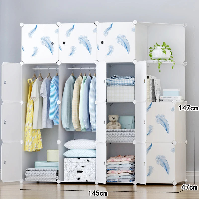Armoire bébé minimaliste – Cube en plastique et rangement en tissu
