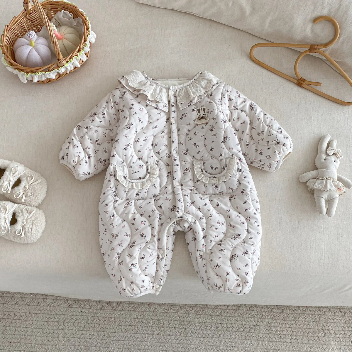 Barboteuse bébé à fleurs vintage – Chaude et rembourrée